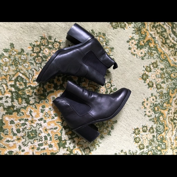 Black leather Souliers boot - Picture 2 of 4